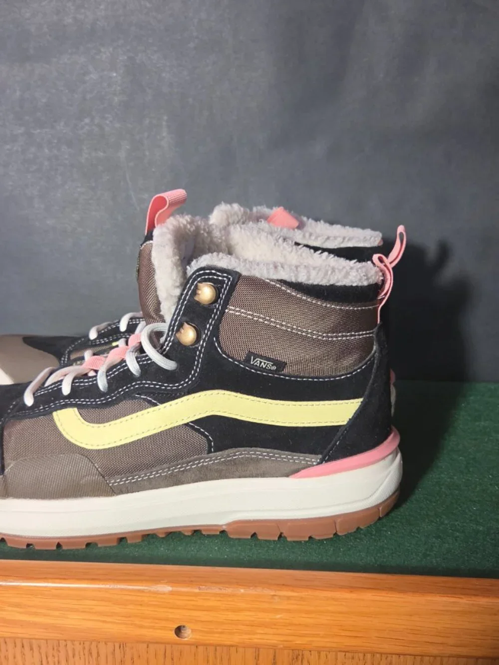 Vans UltraRange EXO Hi Boot Brown Black Yellow Pink